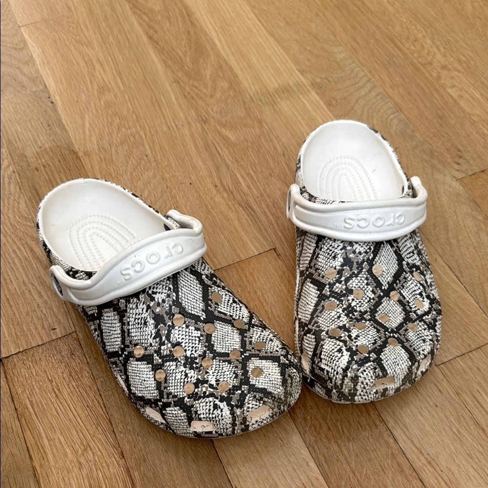 Snakeskin print Crocs